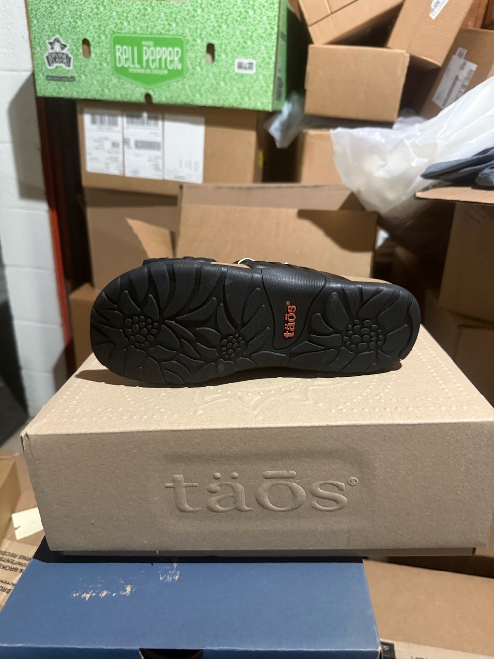 NWT Taos Guru Women’s Leather Sandal - Black Size 7 - Picture 3 of 3